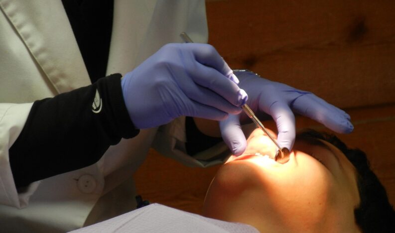 orthodontist-287285_1280